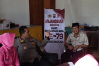 Kapolres Nganjuk AKBP Henri Noveri Santoso didampingi ketua Bhayangkari cabang Nganjuk Ny. Agnes Henri