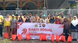 Polsek Curahdami bagi sembako ke warga kurang mampu