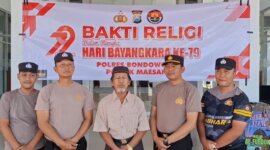 Anggota Polsek Maesan bersihkan masjid dan gereja