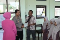 Kapolres Nganjuk AKBP Henri Noveri Santoso saat kunjungi Panti Asuhan