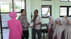Kapolres Nganjuk AKBP Henri Noveri Santoso saat kunjungi Panti Asuhan