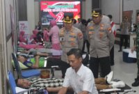 Kapolres Bondowoso AKBP Harto Agung Cahyono tinjau kegiatan donor darah