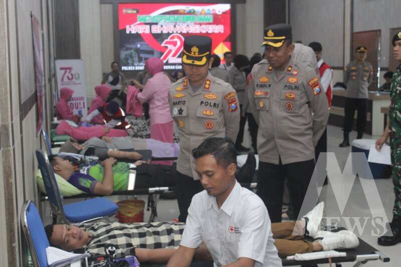 Kapolres Bondowoso AKBP Harto Agung Cahyono tinjau kegiatan donor darah