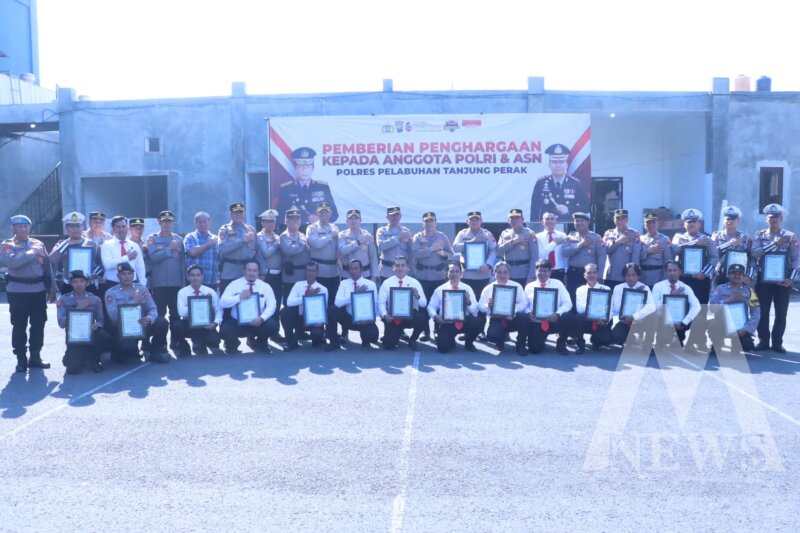 Polres Tanjung Perak beri penghargaan anggota berprestasi