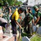 Polrestabes Surabaya bersama TNI bersihkan makam pegirikan