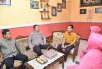 Wakapolres Bondowoso Kompol Gede anjangsana ke personil Polri dan PNS