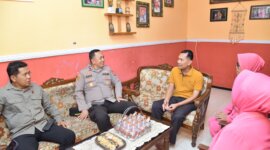 Wakapolres Bondowoso Kompol Gede anjangsana ke personil Polri dan PNS
