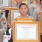 Kapolres Bojonegoro AKBP Mario Prahatinto terima penghargaan