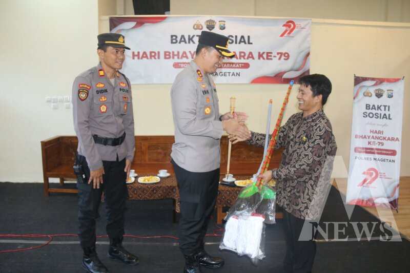 Kapolres Magetan AKBP Raden Erik Bangun Prakasa saat Baksos