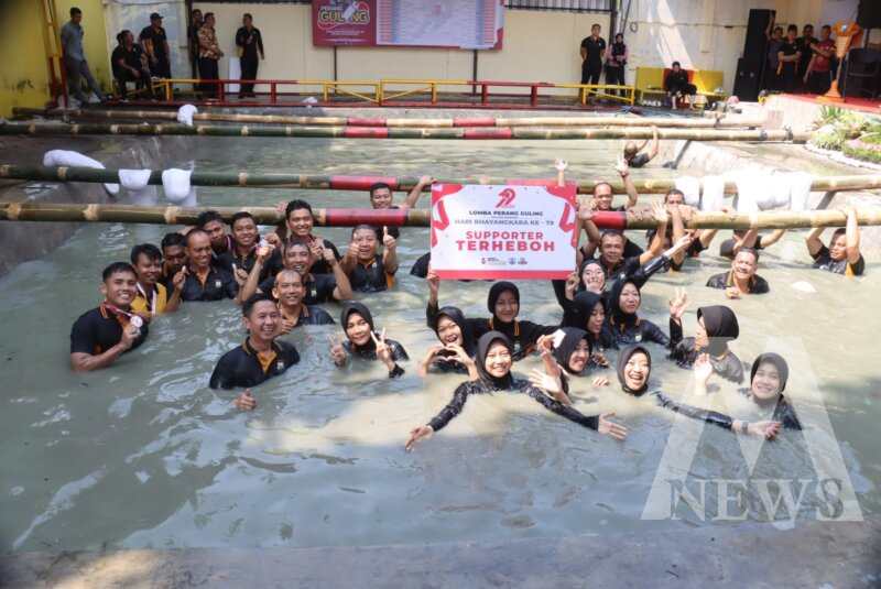 Polres Bojonegoro gelar lomba perang guling