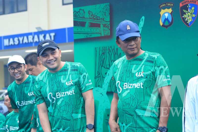 Kapolda Jatim Irjen Pol Drs. Nanang Avianto didampingi Wakapolda Jatim Brigjen Pol Pasma Royce