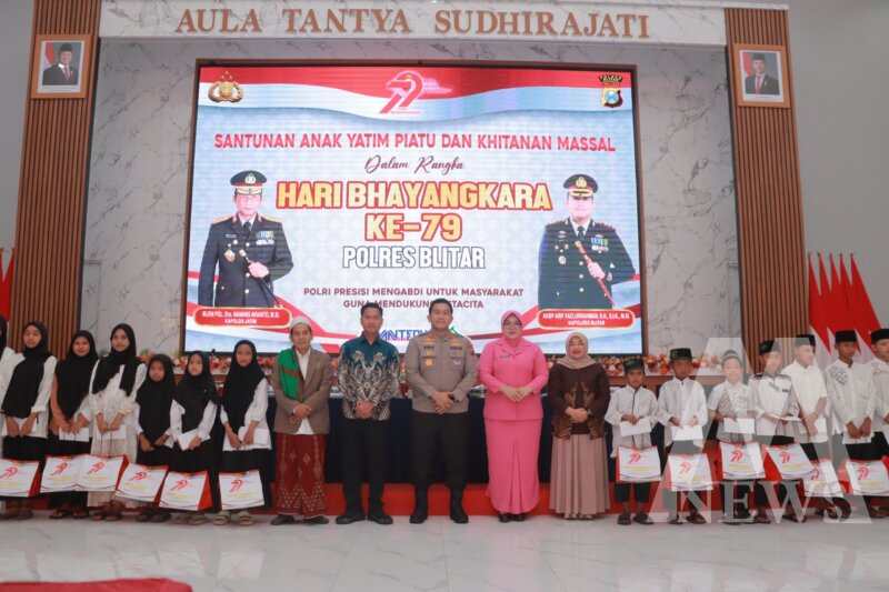 Kapolres Blitar AKBP Arif Fazlurrahman saat santunan anak yatim dan khitan massal