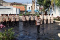 Wakapolres Tanjung Perak Kompol Ari Bayuaji gelar upacara di TMP Wage Rudolf Supratman