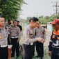 Kasatlantas Polres Gresik AKP Rizki Julianda Putera Buna dampingi Analis Kebijakan Madya Bidang Kamsel Korlantas Polri Kombespol Hamka Mappaita