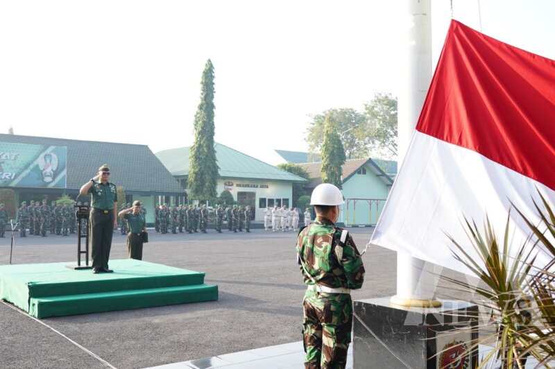 Upacara Bendera rutin di pimpin Kasrem 084/BJ Kolonel Inf Harry Subarka