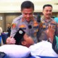 Kapolres Gresik AKBP Rovan Richard Mahenu semangati peserta Khitan Massal