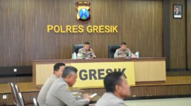 Kapolres Gresik AKBP Rovan Richard Mahenu didampingi Wakapolres Kompol Danu Anindhita Kuncoro Putro