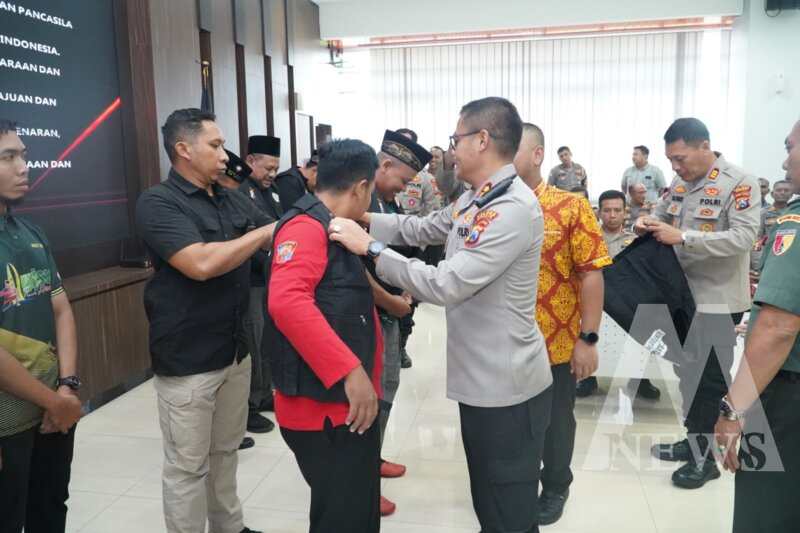 Kapolres Gresik AKBP Rovan Richard Mahenu kukuhkan Satgas PAM Sentot Prawirodirjo