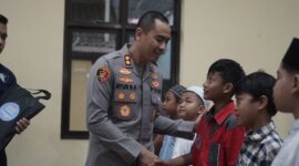 Kapolres Pacitan AKBP Ayub Diponegoro Azhar beri semangat peserta Khitan Massal