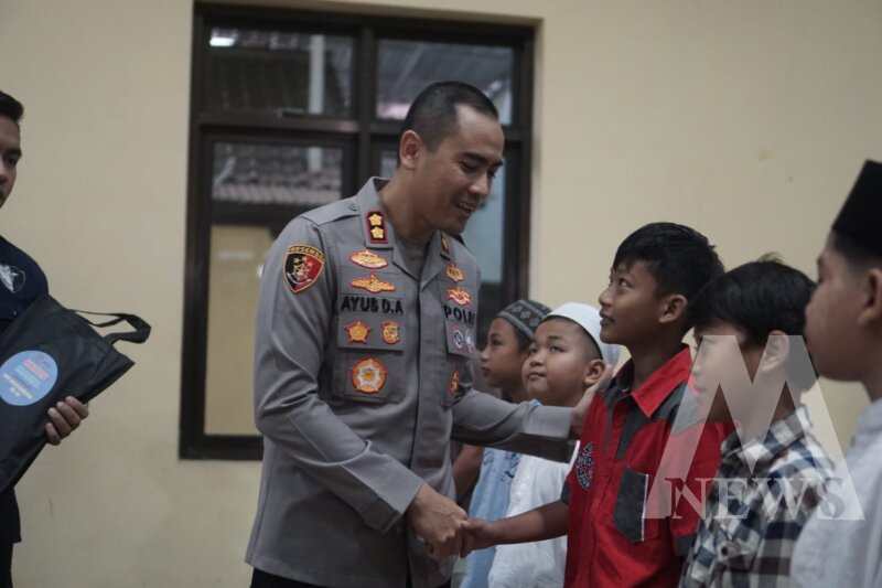 Kapolres Pacitan AKBP Ayub Diponegoro Azhar beri semangat peserta Khitan Massal