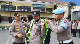 Kapolres Pelabuhan Tanjung Perak, AKBP Wahyu Hidayat pimpin apel kesiapan pengamanan pengesahan warga baru PSHT 2025