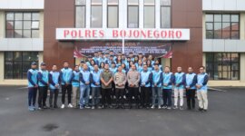Kapolres Bojonegoro AKBP Mario Prahatinto lepas tim bolavoli