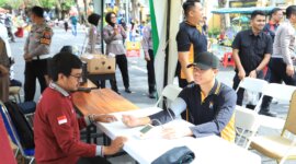 Kapolres Gresik AKBP Rovan Richard Mahenu cek kesehatan di CFD