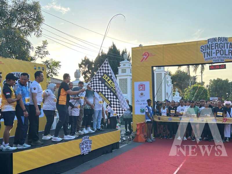 Kapolres Magetan AKBP Raden Erik Bangun Prakasa lepas Fun Run Peringati Hari Bhayangkara ke-79