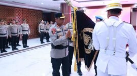 Kapolda Jatim Irjen Pol Drs. Nanang Avianto saat Upacara Pemuliaan Nilai Luhur Tribrata Pataka Polda Jatim Tan Hana Dharma Mangrwa