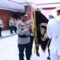 Kapolda Jatim Irjen Pol Drs. Nanang Avianto saat Upacara Pemuliaan Nilai Luhur Tribrata Pataka Polda Jatim Tan Hana Dharma Mangrwa