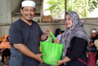 HM. Taufik Mukti serahkan daging qurban