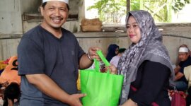HM. Taufik Mukti serahkan daging qurban