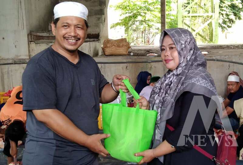 HM. Taufik Mukti serahkan daging qurban