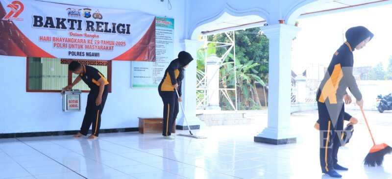 Polres Ngawi bersihkan tempat ibadah
