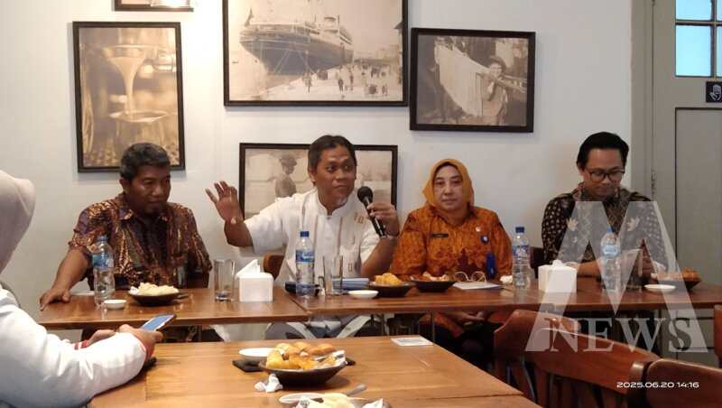 Kaper : Dra. Maria Ernawati, M.M., Sekretaris Perwakilan : Ghana Renaldi Pasca Surya, S.H., M.Ak., Narsum Ketua IPADI Jatim : Ahmad Sjafi'i, SE., ME., Moderator : Taufik Daryanto, S.Psi., M.Sc.