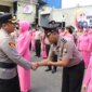 Kapolres Pelabuhan Tanjung Perak Surabaya AKBP Wahyu Hidayat beri selamat ke anggota