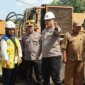 Kapolres Nganjuk AKBP Henri Noveri Santoso bersama BBWS bangun sumur bor