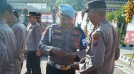 Bidpropam Polda Jatim AKP Marwan saat cek kelengkapan administrasi