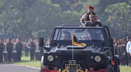 Kapolda Jatim Irjen Pol Drs. Nanang Avianto cek pasukan