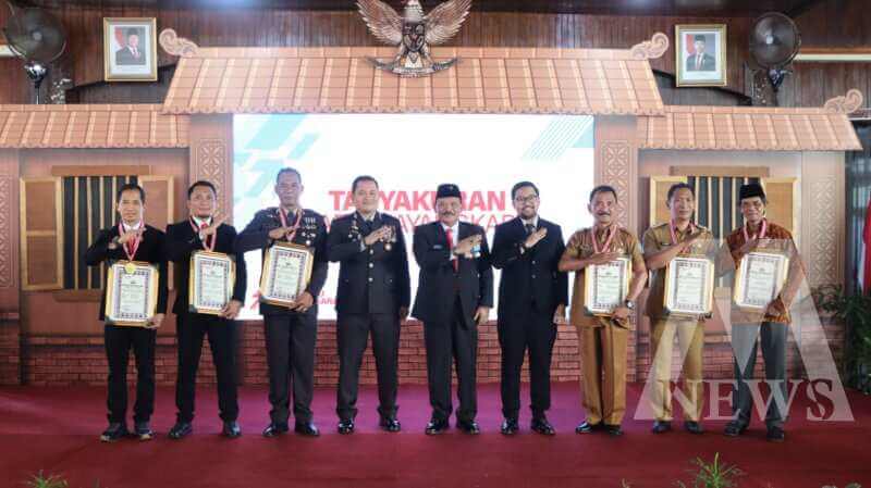 Kapolres Nganjuk AKBP Henri Noveri Santoso saat tasyakuran di Hari Bhayangkara ke-79