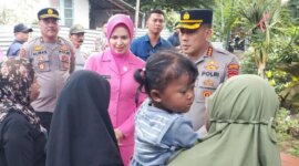 Kapolresta Banyuwangi Kombespol Rama Samtama Putra kunjungi keluarga korban KMP Tunu Pratama Jaya