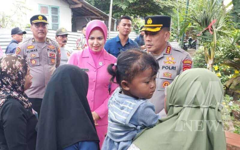 Kapolresta Banyuwangi Kombespol Rama Samtama Putra kunjungi keluarga korban KMP Tunu Pratama Jaya