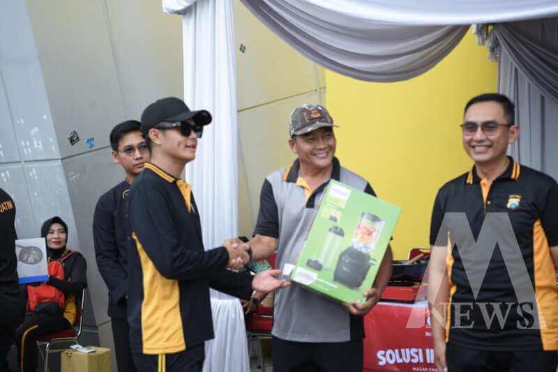 Kapolres Gresik AKBP Rovan Richard Mahenu di hari Bhayangkara