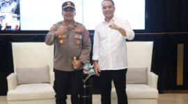 Walikota Surabaya Eri Cahyadi bersama Kapolres Pelabuhan Tanjung Perak AKBP Wahyu Hidayat