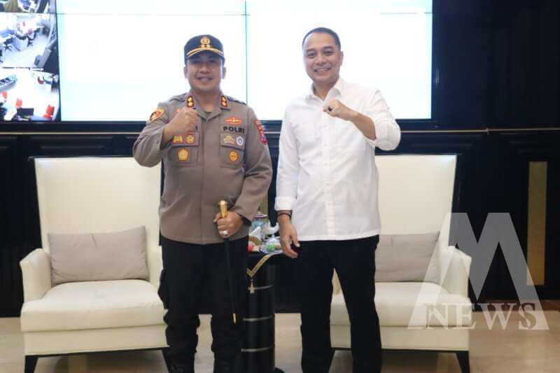 Walikota Surabaya Eri Cahyadi bersama Kapolres Pelabuhan Tanjung Perak AKBP Wahyu Hidayat
