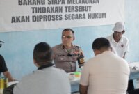 Kanit Kamsel Satlantas Polres Gresik Ipda Andreas Dwi Anggoro saat sapa warga