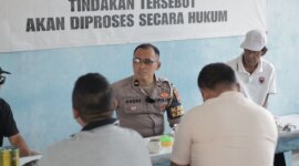 Kanit Kamsel Satlantas Polres Gresik Ipda Andreas Dwi Anggoro saat sapa warga