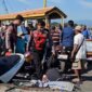 Polres Situbondo bantu penumpang di pelabuhan Jangkar