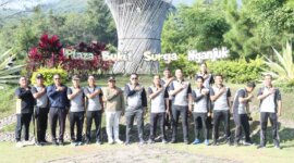 Kapolres Nganjuk AKBP Henri Noveri Santoso jalan sehat menuju ke Wisata Bukit Surga