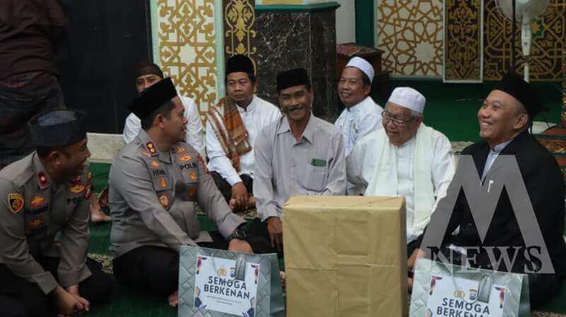 Kapolres Nganjuk AKBP Henri Noveri Santoso saat Safari Jum'at di Masjid Agung Baitussalam